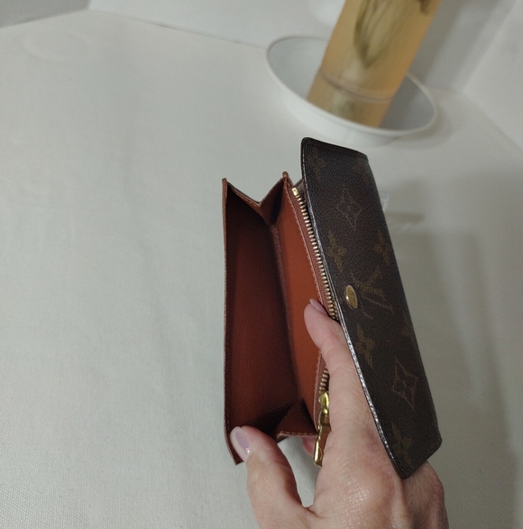 Louis Vuitton Compact Monogram Sarah Wallet - Picture 13 of 15